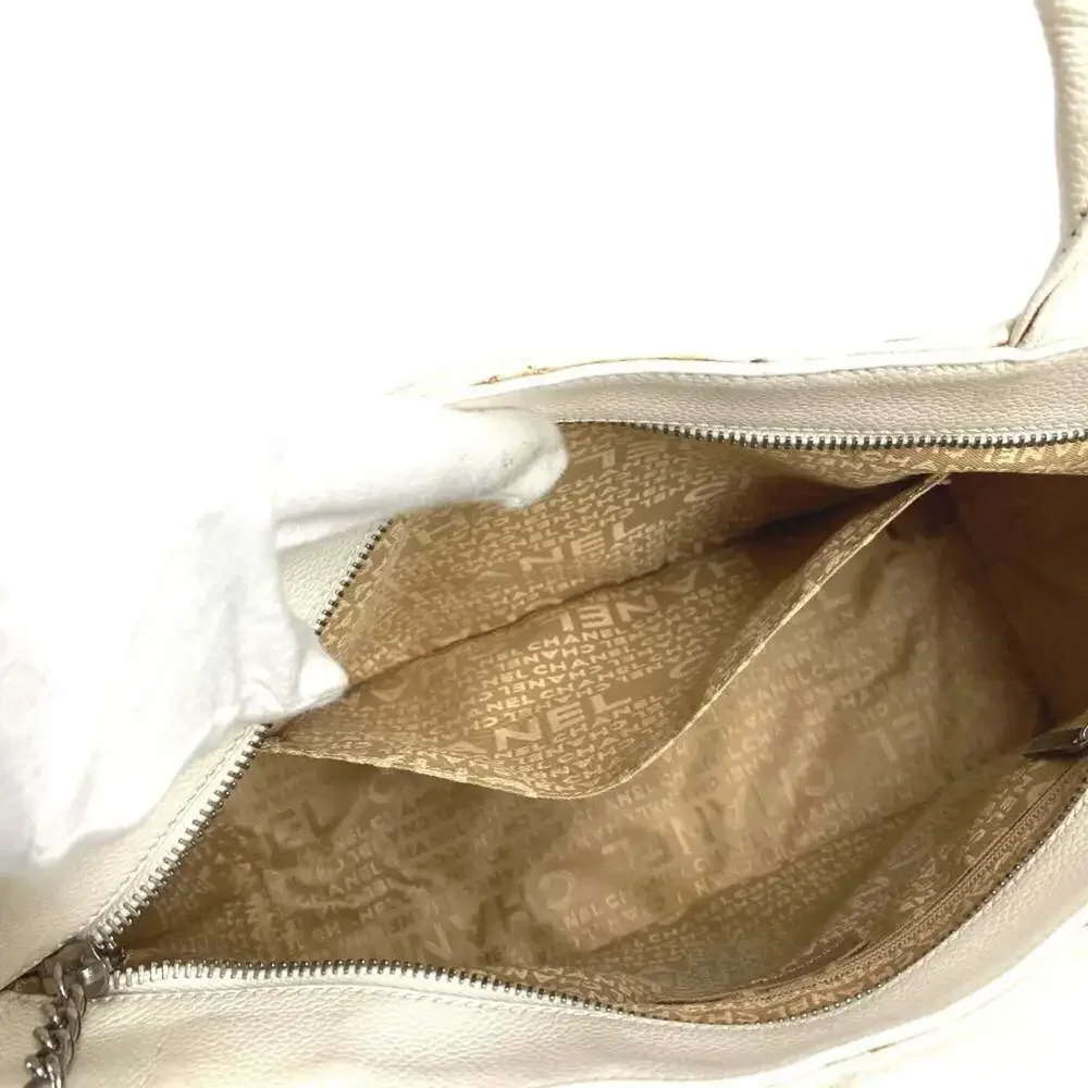 CHANEL White Leather Logo Shoulder Bag